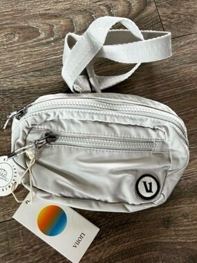 Vuori Hip Pack Belt Bag Fanny Pack in Salt